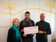 Overhandiging cheque Opvangcentrum voor vogels en wilde dieren.